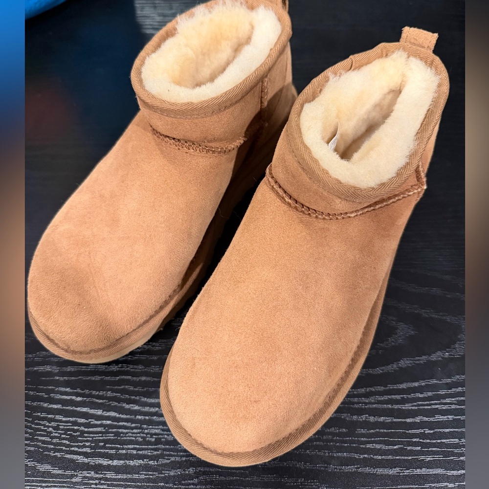 Ugg Classic Ultra Mini Chestnut Boots Size 6 Like New Never Worn